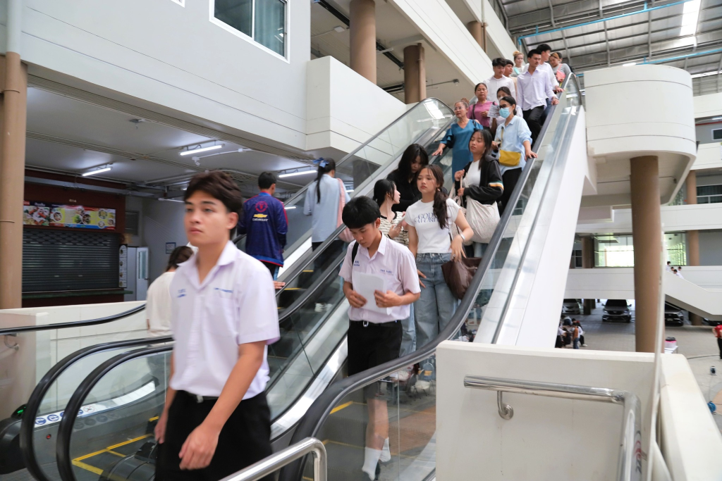 บรรยากาศการรับรายงานตัวนักศึกษาใหม่ ชั้นปีที่ 1 รอบ 3-4 ประจำปีการศึกษา 2568 วันที่ 7 มิถุนายน 2568 ณ อาคารพิบูลวิชญ์ มรพส. ส่วนทะเลแก้ว