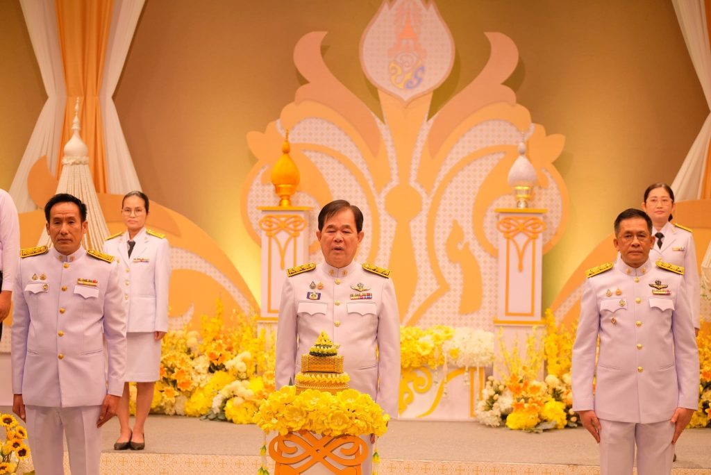 คณะผู้บริหารมหาวิทยาลัยราชภัฏพิบูลสงคราม เข้าบันทึกภาพด้วยระบบดิจิทัลพิธีถวายพระพรชัยมงคล เนื่องในโอกาสวันเฉลิมพระชนมพรรษา พระบาทสมเด็จพระวชิรเกล้าเจ้าอยู่หัว เพื่อแสดงความจงรักภักดีและสำนึกในพระมหากรุณาธิคุณอันหาที่สุดมิได้ เมื่อวันที่ 3 กรกฎาคม 2568