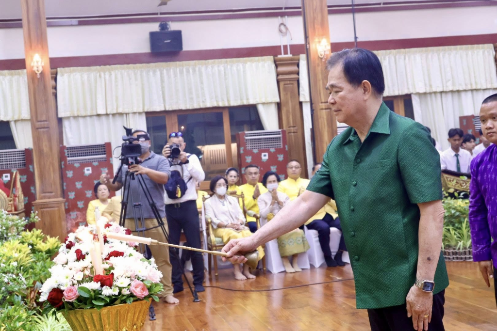 อธิการบดีมหาวิทยาลัยราชภัฏพิบูลสงคราม พร้อมด้วย ผู้อำนวยการสำนักงานอธิการบดี ผู้อำนวยการสำนักศิลปะและวัฒนธรรม และบุคลากร มรพส. ร่วมกิจกรรมการสืบสานวัฒนธรรมและภูมิปัญญาท้องถิ่น “เทศน์มหาชาติคำหลวง” (กัณฑ์ที่ 12 ฉกษัตริย์ 36 พระคาถา) จังหวัดพิษณุโลก ประจำปีงบประมาณ พ.ศ. 2568