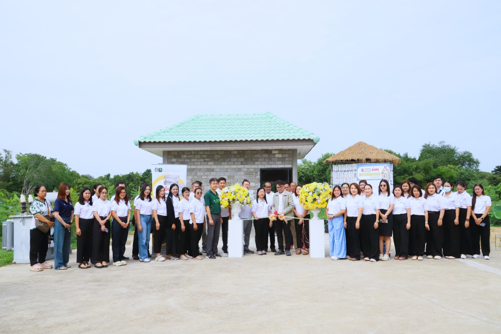 ศูนย์เรียนรู้การจัดการขยะ มหาวิทยาลัยราชภัฏพิบูลสงคราม จัดพิธีเปิดการสร้างต้นแบบการจัดการขยะ การทำบ้านต้นแบบและห้องน้ำ ภายใต้กิจกรรมศูนย์เรียนรู้การจัดการขยะประจำปี 2568 โดยได้รับเกียรติจาก ผศ.ดร.บัญชา ศรีสมบัติ รองอธิการบดีฝ่ายโครงสร้างพื้นฐานและสารสนเทศ เป็นประธานในพิธีเปิด
