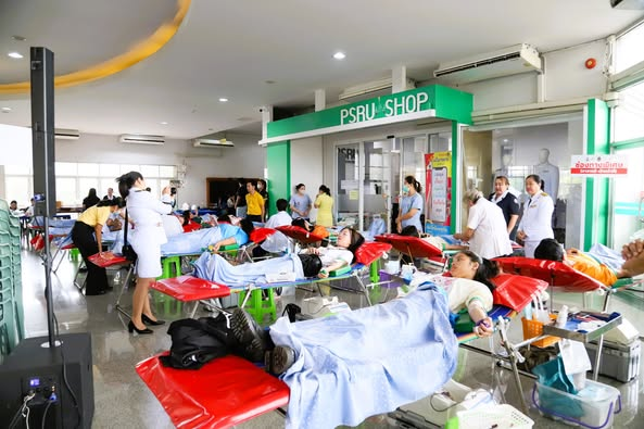 มหาวิทยาลัยราชภัฏพิบูลสงคราม จัดกิจกรรมบริจาคโลหิตส่งต่อสู่ชายแดนเพื่อทหารและประชาชน โดยความร่วมมือจากหลายภาคส่วน ภาคบริการโลหิตแห่งชาติที่ 9 จังหวัดพิษณุโลก, สภากาชาดไทย สโมสรโรตารีพิษณุโลก