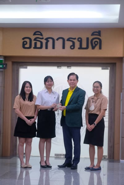 อธิการบดี ให้โอวาทแก่นักศึกษาสาขาวิชาภาษาจีนธุรกิจ ก่อนเดินทางรับทุนศึกษาต่อ ณ ประเทศจีน