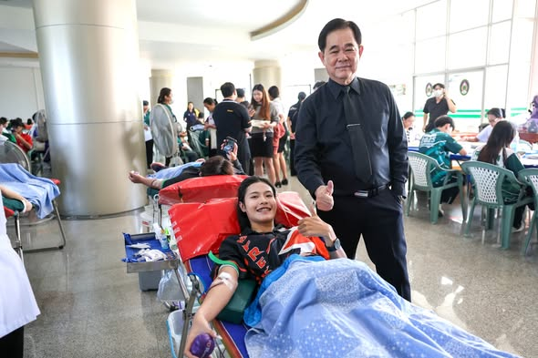 บริจาคโลหิตถวายเป็นพระราชกุศลแด่สมเด็จพระนางเจ้าสิริกิติ์พระบรมราชินีนาถพระบรมราชชนนีพันปีหลวง