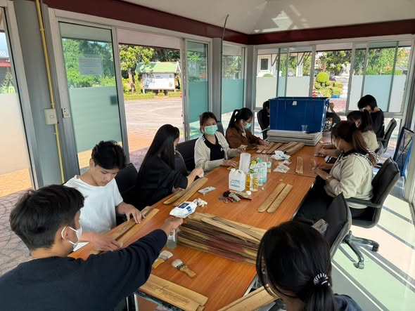 มรพส. ปั้นนักศึกษาภาษาไทยรุ่นใหม่ สวมบท “นักอนุรักษ์” ลงพื้นที่สืบสานมรดกเอกสารโบราณภาคเหนือตอนล่าง