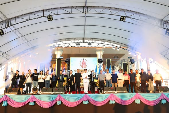 พิธีมอบถ้วยประทานพระเจ้าวรวงศ์เธอ พระองค์เจ้าสิริภาจุฑาภรณ์ ในงานเกษตรแฟร์ “ศึกชนช้าง” ครั้งที่ 4