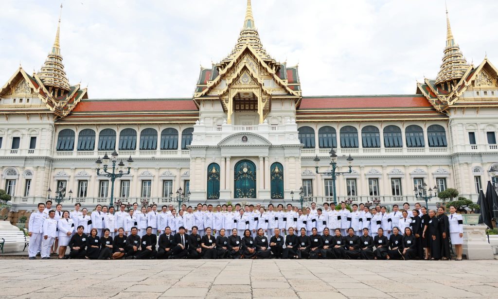 มหาวิทยาลัยราชภัฏพิบูลสงคราม ร่วมเป็นเจ้าภาพบำเพ็ญกุศลถวายพระบรมศพ สมเด็จพระบรมราชชนนีพันปีหลวง ณ พระที่นั่งดุสิตมหาปราสาท