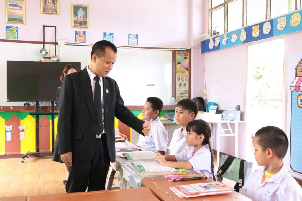 ศุทธา จักคาม ศิษย์เก่าสาขาวิชาการประถมศึกษา คณะครุศาสตร์ …ผู้อำนวยการสำนักงานเขตพื้นที่การศึกษาประถมศึกษาตาก เขต ๑